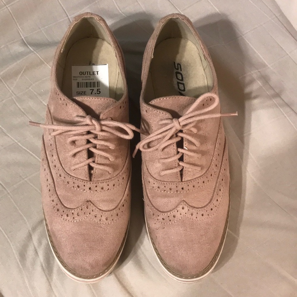 DRESS SHOES